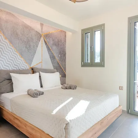 Assini Estate - Poolside & Seaview Getaways