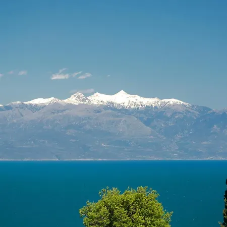 Assini Estate - Poolside & Seaview Getaways