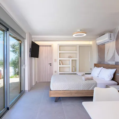 Assini Estate - Poolside & Seaview Getaways *