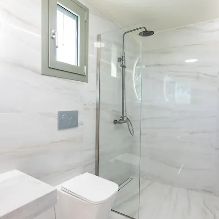 Assini Estate - Poolside & Seaview Getaways Апартаменты *