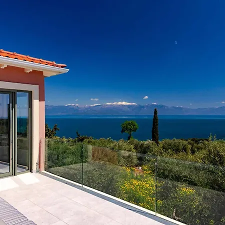 Assini Estate - Poolside & Seaview Getaways Апартаменты *