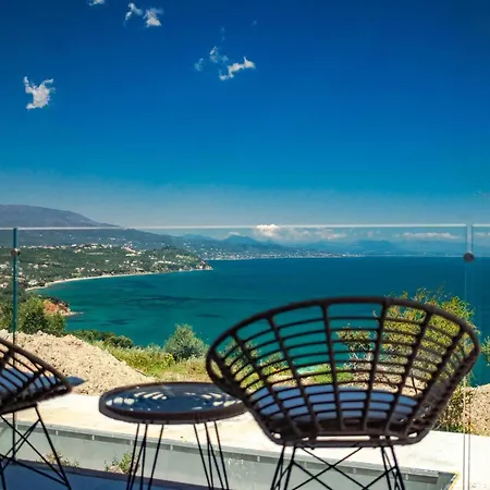 Assini Estate - Poolside & Seaview Getaways