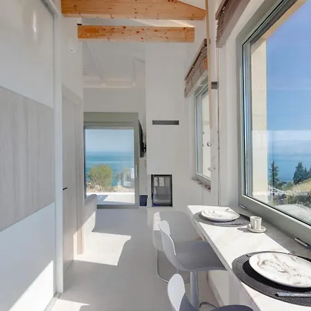 Апартаменты Assini Estate - Poolside & Seaview Getaways