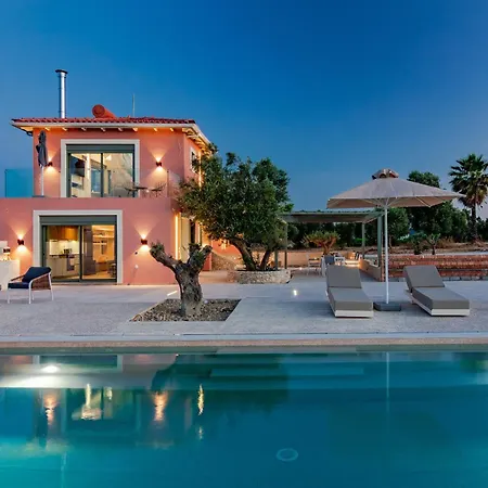Assini Estate - Poolside & Seaview Getaways *
