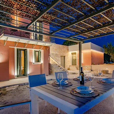 Апартаменты Assini Estate - Poolside & Seaview Getaways Корони