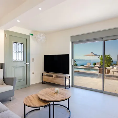 Assini Estate - Poolside & Seaview Getaways Апартаменты *