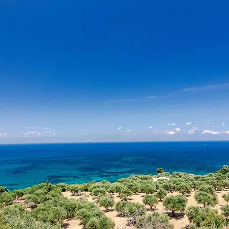 Апартаменты Assini Estate - Poolside & Seaview Getaways Корони
