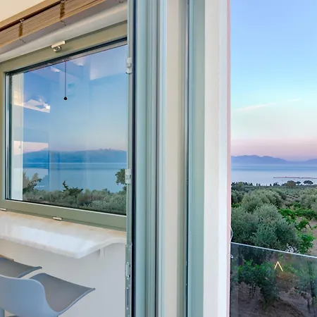 Assini Estate - Poolside & Seaview Getaways Апартаменты Корони