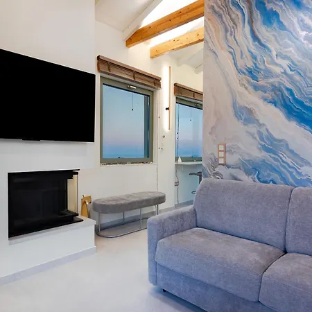 Assini Estate - Poolside & Seaview Getaways *