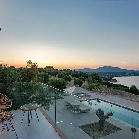 Assini Estate - Poolside & Seaview Getaways * Корони